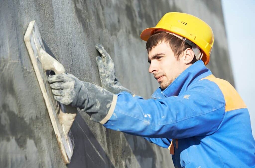 Dem Eigenheim mit einer Putzfassade Charakter verleihen